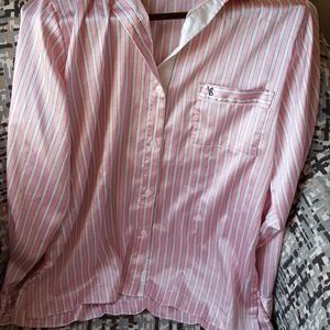 V.S 🌸 silky shirt 🌸size S